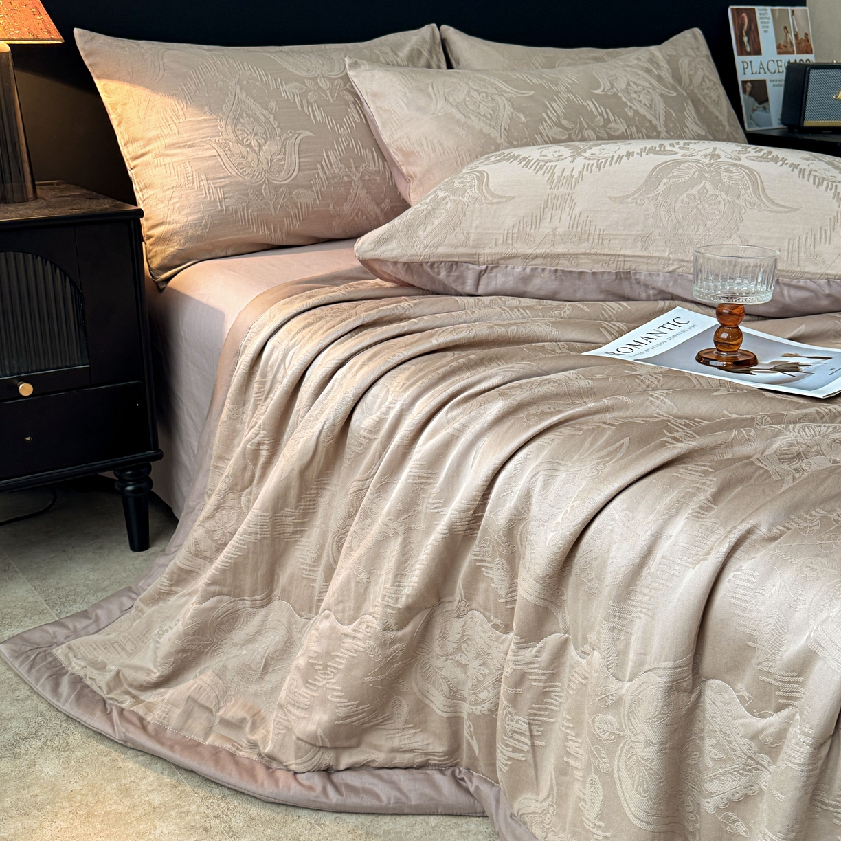 91家纺网 家纺一手货源 找家纺 乐家毛巾被（工厂自产自销） 2026春夏新款全棉60S长绒棉立体厚织提花整张棉花夏被四件套单夏被枕套夏凉被空 缠绕