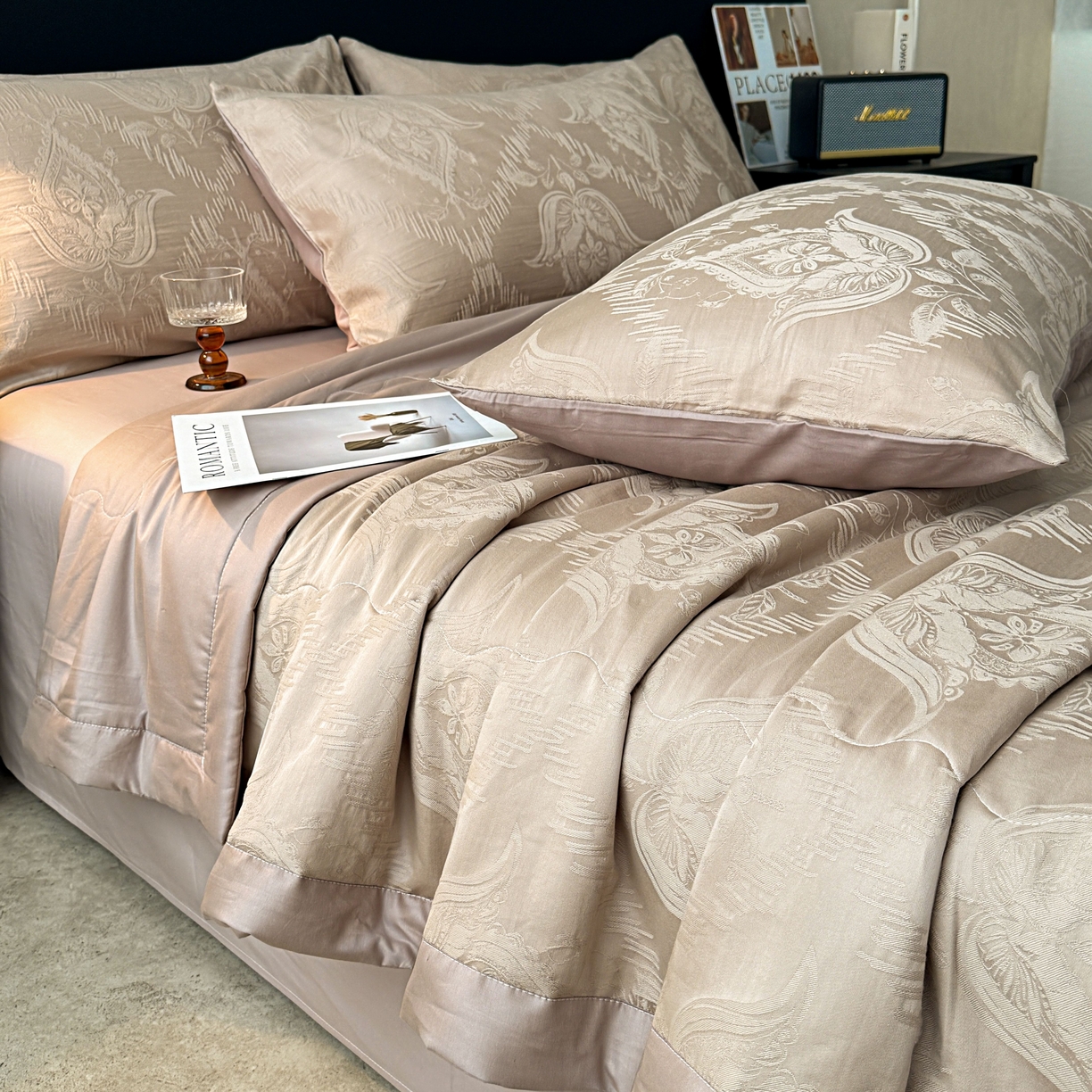 91家纺网 家纺一手货源 找家纺 乐家毛巾被（工厂自产自销） 2026春夏新款全棉60S长绒棉立体厚织提花整张棉花夏被四件套单夏被枕套夏凉被空 缠绕