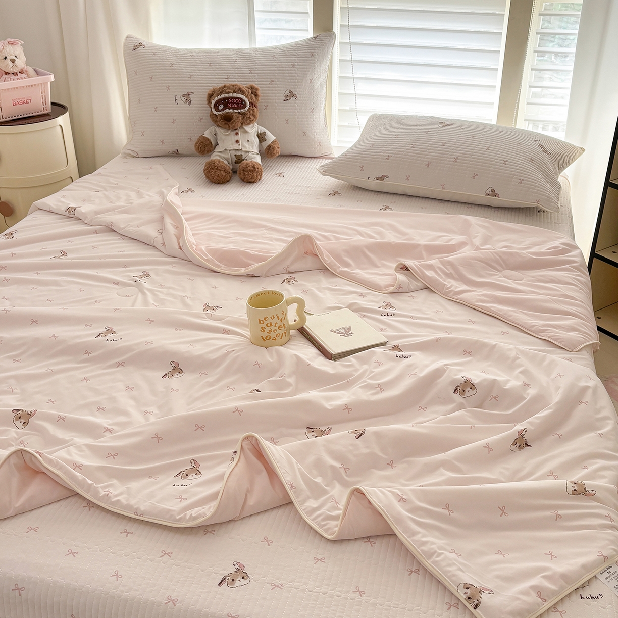 91家纺网 家纺一手货源 找家纺 优悦生活馆 2026新款麻绳款锦氨凉感丝夏被 蝴蝶结小兔