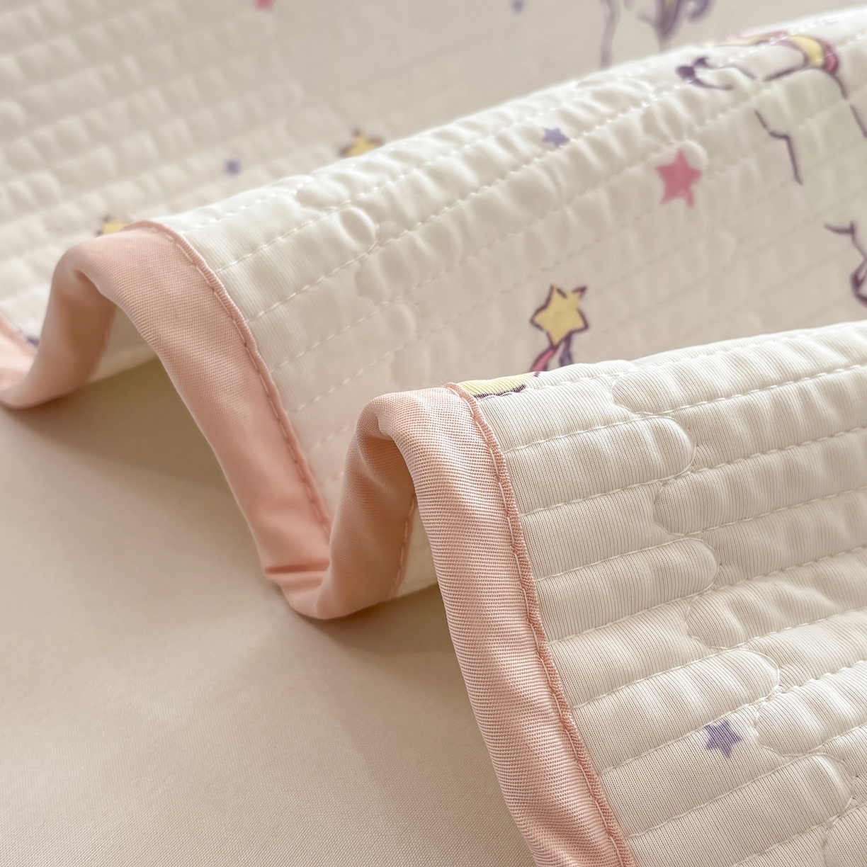 91家纺网 家纺一手货源 找家纺 优悦生活馆 2026新款麻绳款锦氨凉感丝夏被 飞马