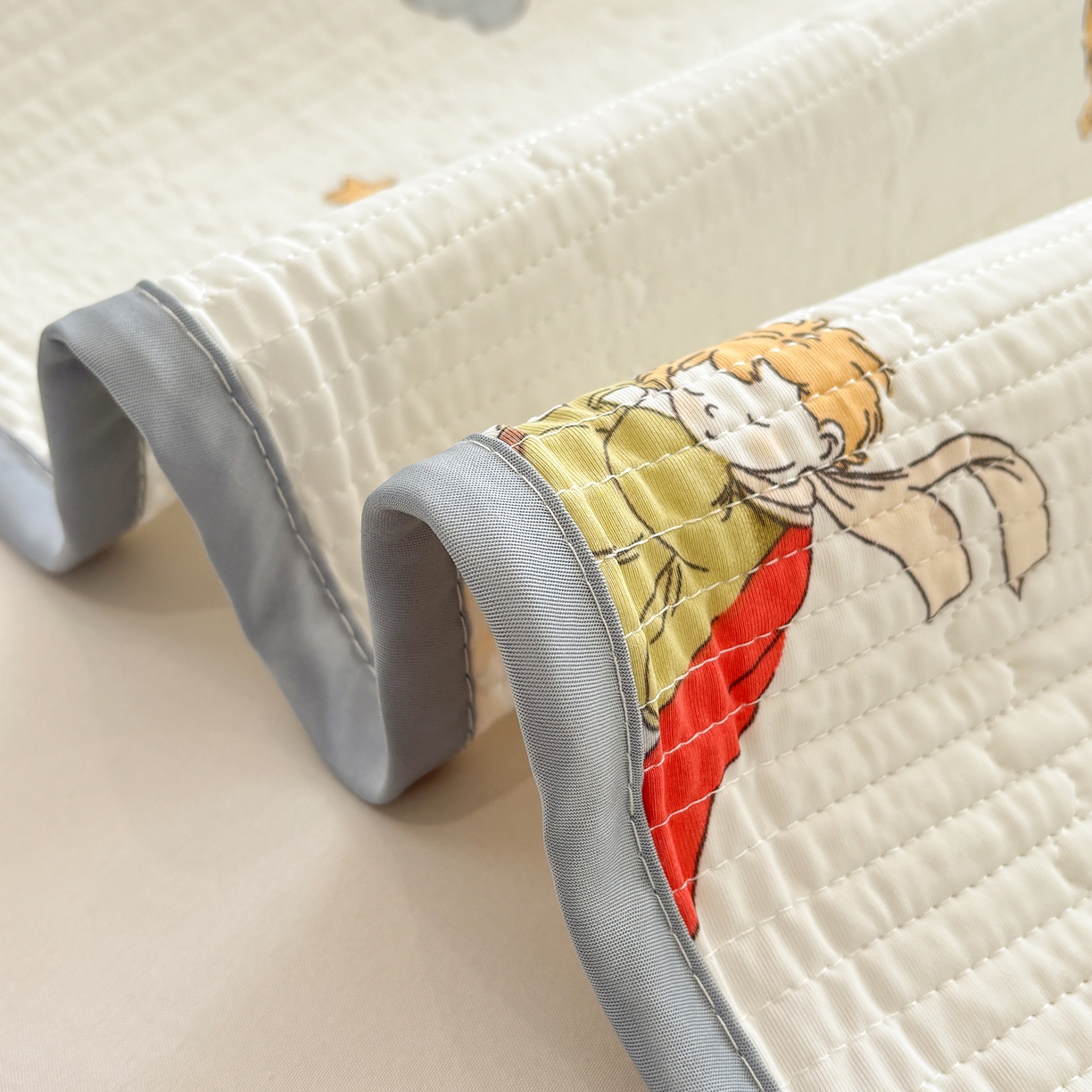 91家纺网 家纺一手货源 找家纺 优悦生活馆 2026新款麻绳款锦氨凉感丝夏被 小王子