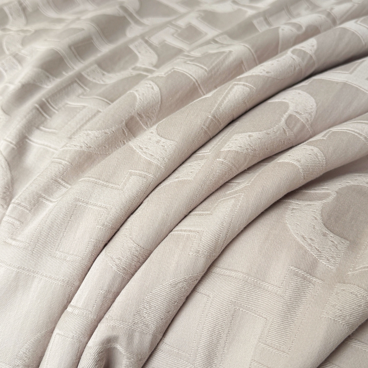 91家纺网 家纺一手货源 找家纺 乐家毛巾被（工厂自产自销） 2026春夏新款全棉60S长绒棉立体厚织提花整张棉花夏被四件套单夏被枕套夏凉被空 叠影