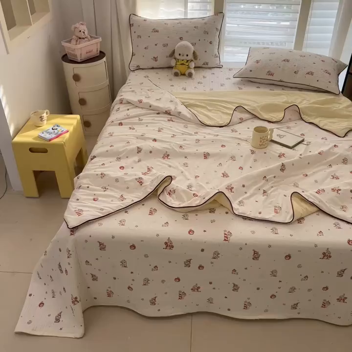 91家纺网 家纺一手货源 找家纺 优悦生活馆 2026新款麻绳款锦氨凉感丝夏被 水果小人