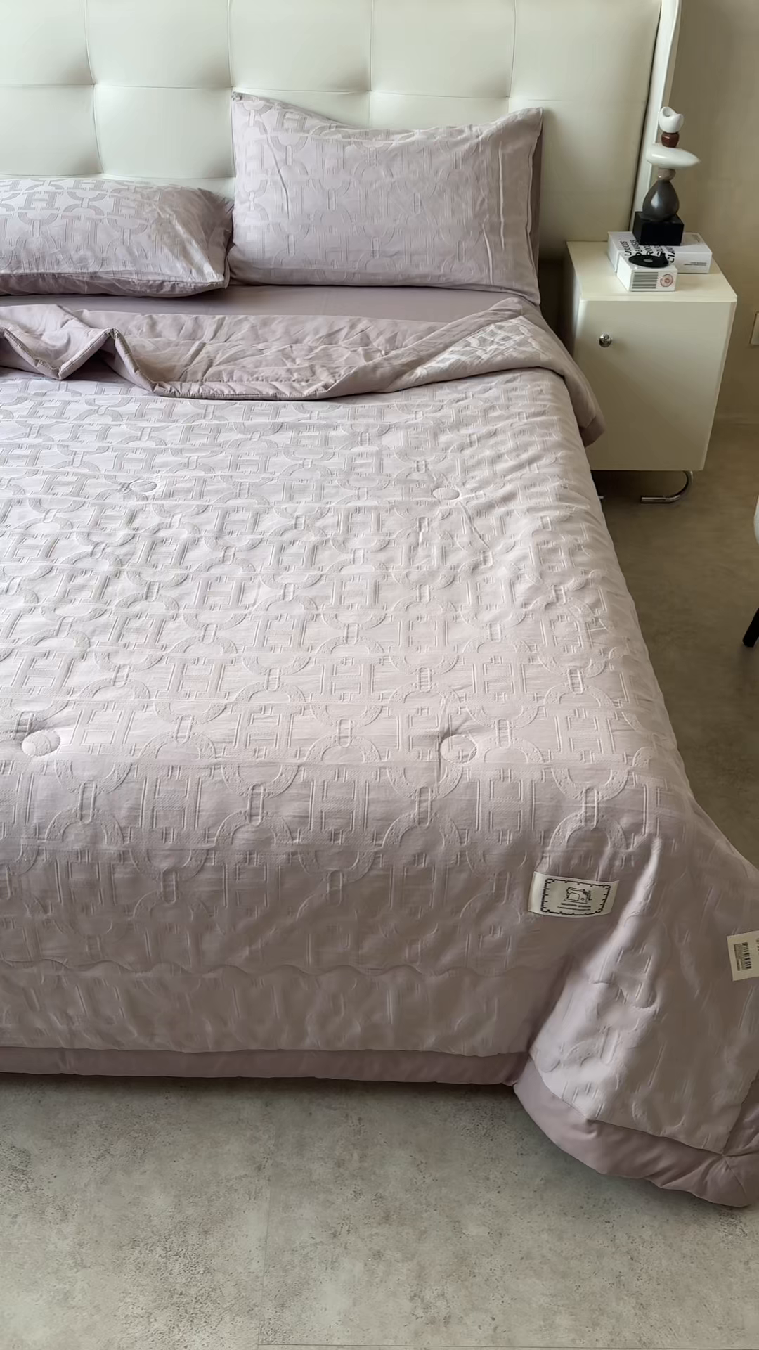 91家纺网 家纺一手货源 找家纺 乐家毛巾被（工厂自产自销） 2026春夏新款全棉60S长绒棉立体厚织提花整张棉花夏被四件套单夏被枕套夏凉被空 叠影