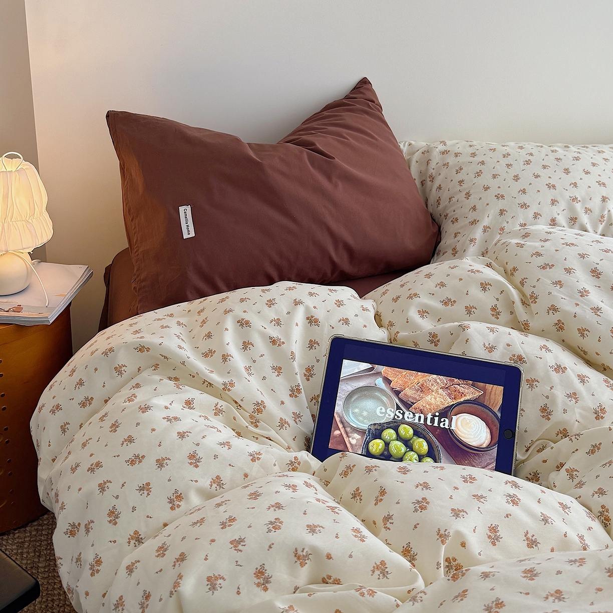 91家纺网 家纺一手货源 找家纺 山茶家居-原创设计 2026新款全棉碎花系列四件套-曼岛 曼岛-甜棕