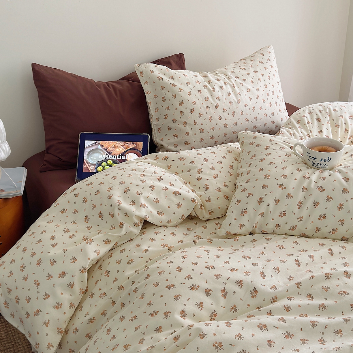 91家纺网 家纺一手货源 找家纺 山茶家居-原创设计 2026新款全棉碎花系列四件套-曼岛 曼岛-甜棕