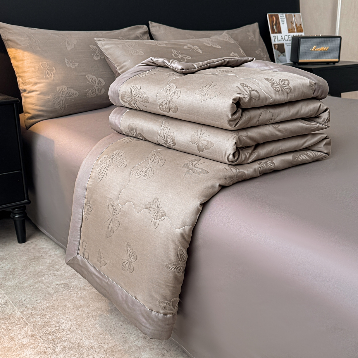 91家纺网 家纺一手货源 找家纺 乐家毛巾被（工厂自产自销） 2026春夏新款全棉60S长绒棉立体厚织提花整张棉花夏被四件套单夏被枕套夏凉被空 蝶影