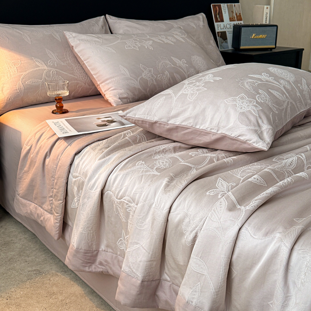 91家纺网 家纺一手货源 找家纺 乐家毛巾被（工厂自产自销） 2026春夏新款全棉60S长绒棉立体厚织提花整张棉花夏被四件套单夏被枕套夏凉被空 浮光掠影