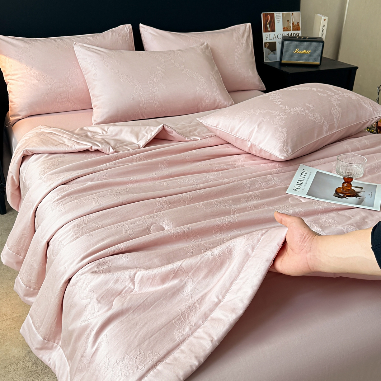 91家纺网 家纺一手货源 找家纺 乐家毛巾被（工厂自产自销） 2026春夏新款全棉60S长绒棉立体厚织提花整张棉花夏被四件套单夏被枕套夏凉被空 花叶蝶影