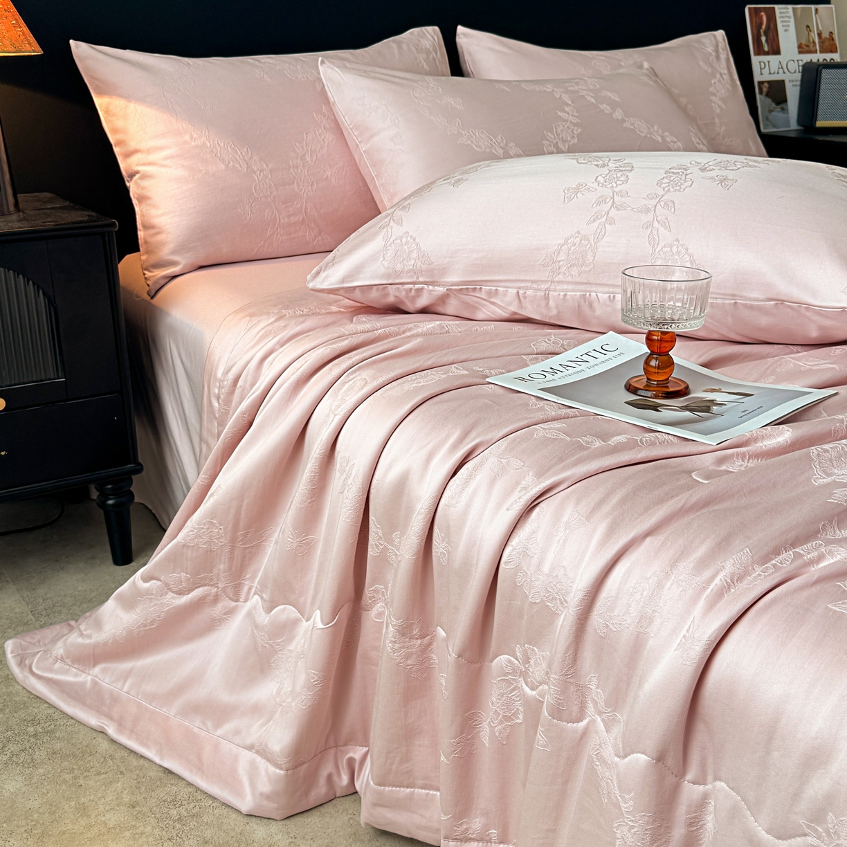 91家纺网 家纺一手货源 找家纺 乐家毛巾被（工厂自产自销） 2026春夏新款全棉60S长绒棉立体厚织提花整张棉花夏被四件套单夏被枕套夏凉被空 花叶蝶影