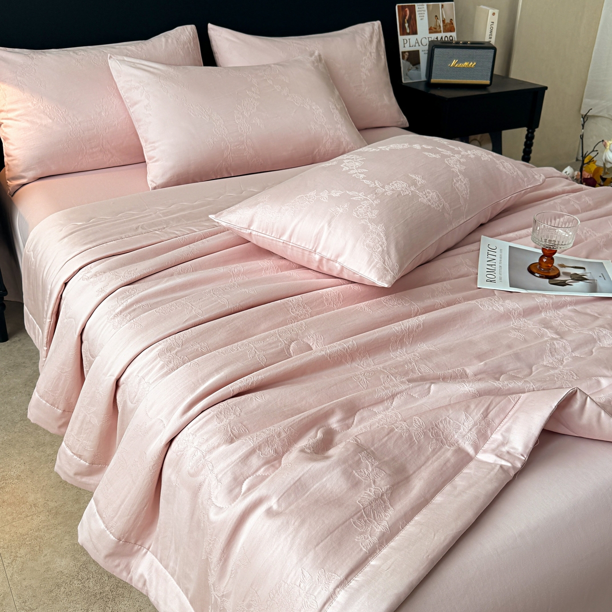 91家纺网 家纺一手货源 找家纺 乐家毛巾被（工厂自产自销） 2026春夏新款全棉60S长绒棉立体厚织提花整张棉花夏被四件套单夏被枕套夏凉被空 花叶蝶影