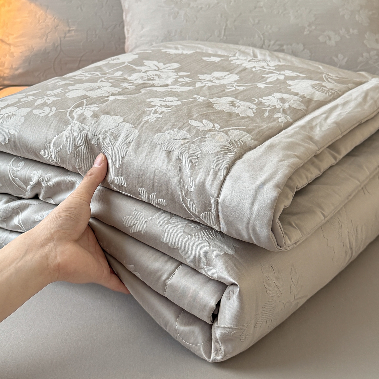 91家纺网 家纺一手货源 找家纺 乐家毛巾被（工厂自产自销） 2026春夏新款全棉60S长绒棉立体厚织提花整张棉花夏被四件套单夏被枕套夏凉被空 花叶同枝