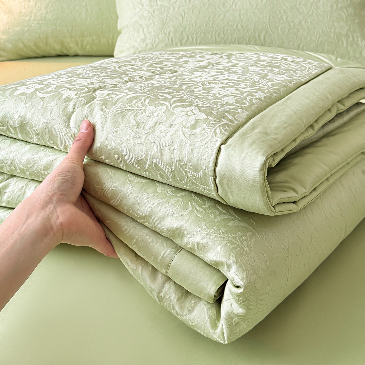 91家纺网 家纺一手货源 找家纺 乐家毛巾被（工厂自产自销） 2026春夏新款全棉60S长绒棉立体厚织提花整张棉花夏被四件套单夏被枕套夏凉被空 篱上花