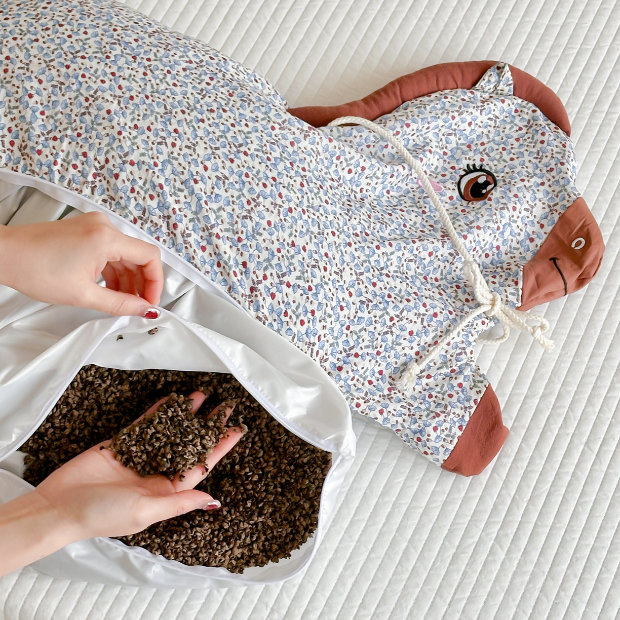 91家纺网 家纺一手货源 找家纺 （总）床盖工厂店 2026新款小马荞麦枕枕头枕芯填充熟苦荞 不易生虫