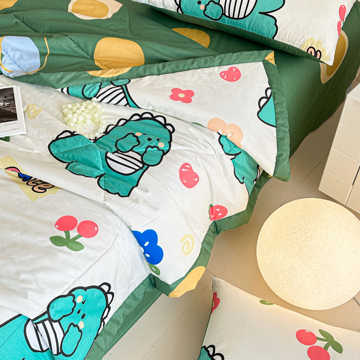 91家纺网 家纺一手货源 找家纺 春皖家纺 2026春夏新款全棉印花夏被夏凉被空调被 小恐龙