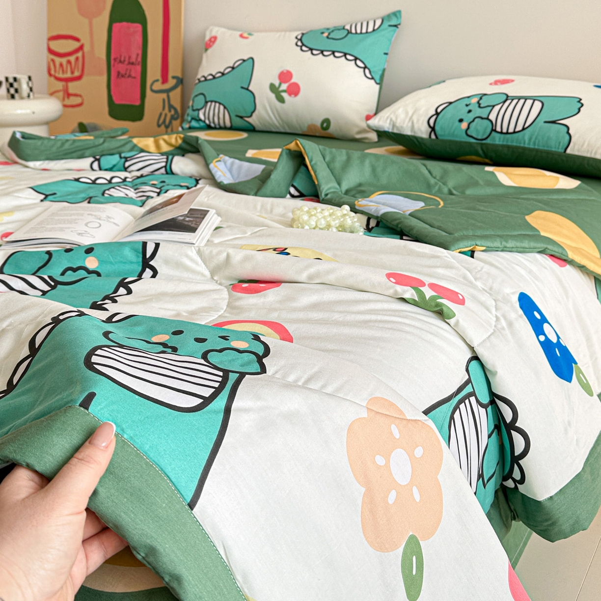 91家纺网 家纺一手货源 找家纺 春皖家纺 2026春夏新款全棉印花夏被夏凉被空调被 小恐龙