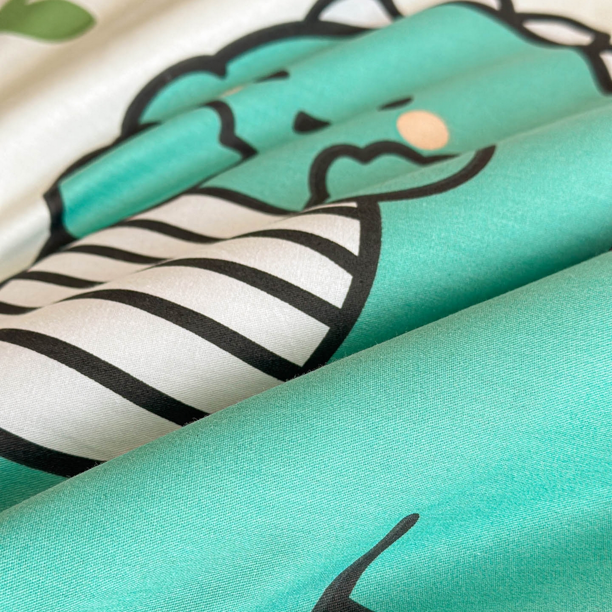 91家纺网 家纺一手货源 找家纺 春皖家纺 2026春夏新款全棉印花夏被夏凉被空调被 小恐龙