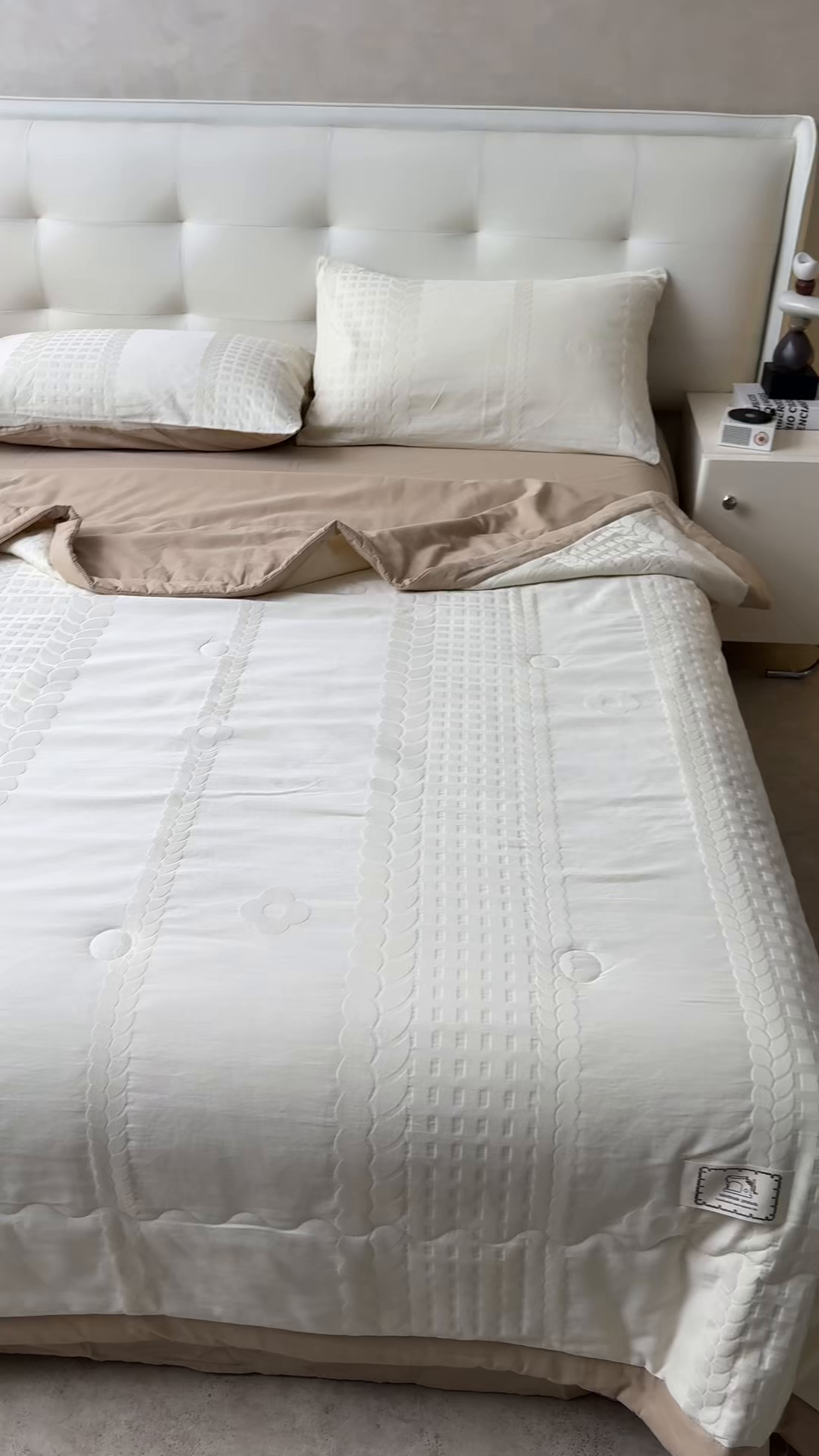 91家纺网 家纺一手货源 找家纺 乐家毛巾被（工厂自产自销） 2026春夏新款全棉60S长绒棉立体厚织提花整张棉花夏被四件套单夏被枕套夏凉被空 落痕