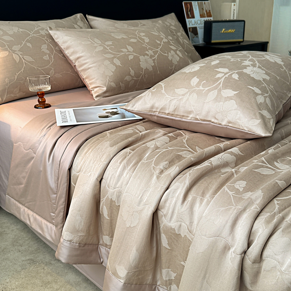 91家纺网 家纺一手货源 找家纺 乐家毛巾被（工厂自产自销） 2026春夏新款全棉60S长绒棉立体厚织提花整张棉花夏被四件套单夏被枕套夏凉被空 蔓延