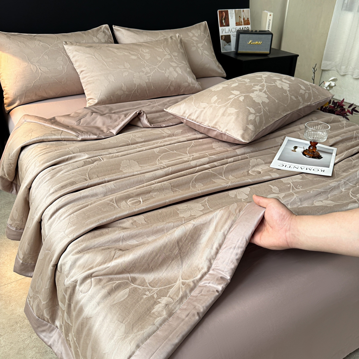 91家纺网 家纺一手货源 找家纺 乐家毛巾被（工厂自产自销） 2026春夏新款全棉60S长绒棉立体厚织提花整张棉花夏被四件套单夏被枕套夏凉被空 蔓延