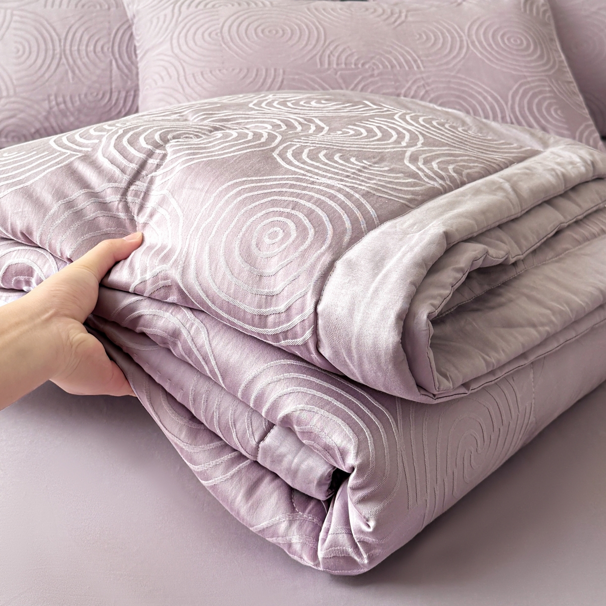 91家纺网 家纺一手货源 找家纺 乐家毛巾被（工厂自产自销） 2026春夏新款全棉60S长绒棉立体厚织提花整张棉花夏被四件套单夏被枕套夏凉被空 眠琴