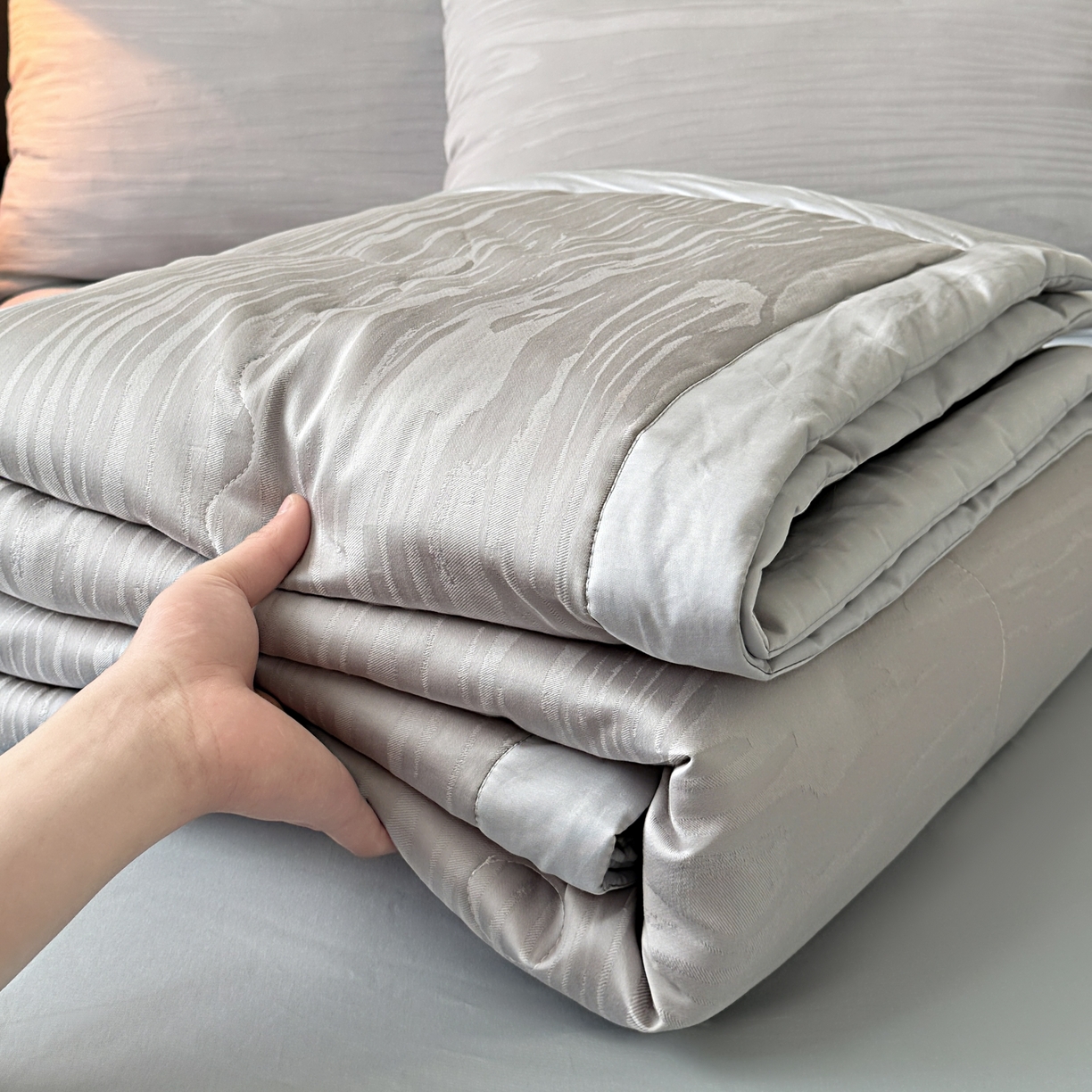 91家纺网 家纺一手货源 找家纺 乐家毛巾被（工厂自产自销） 2026春夏新款全棉60S长绒棉立体厚织提花整张棉花夏被四件套单夏被枕套夏凉被空 年轮