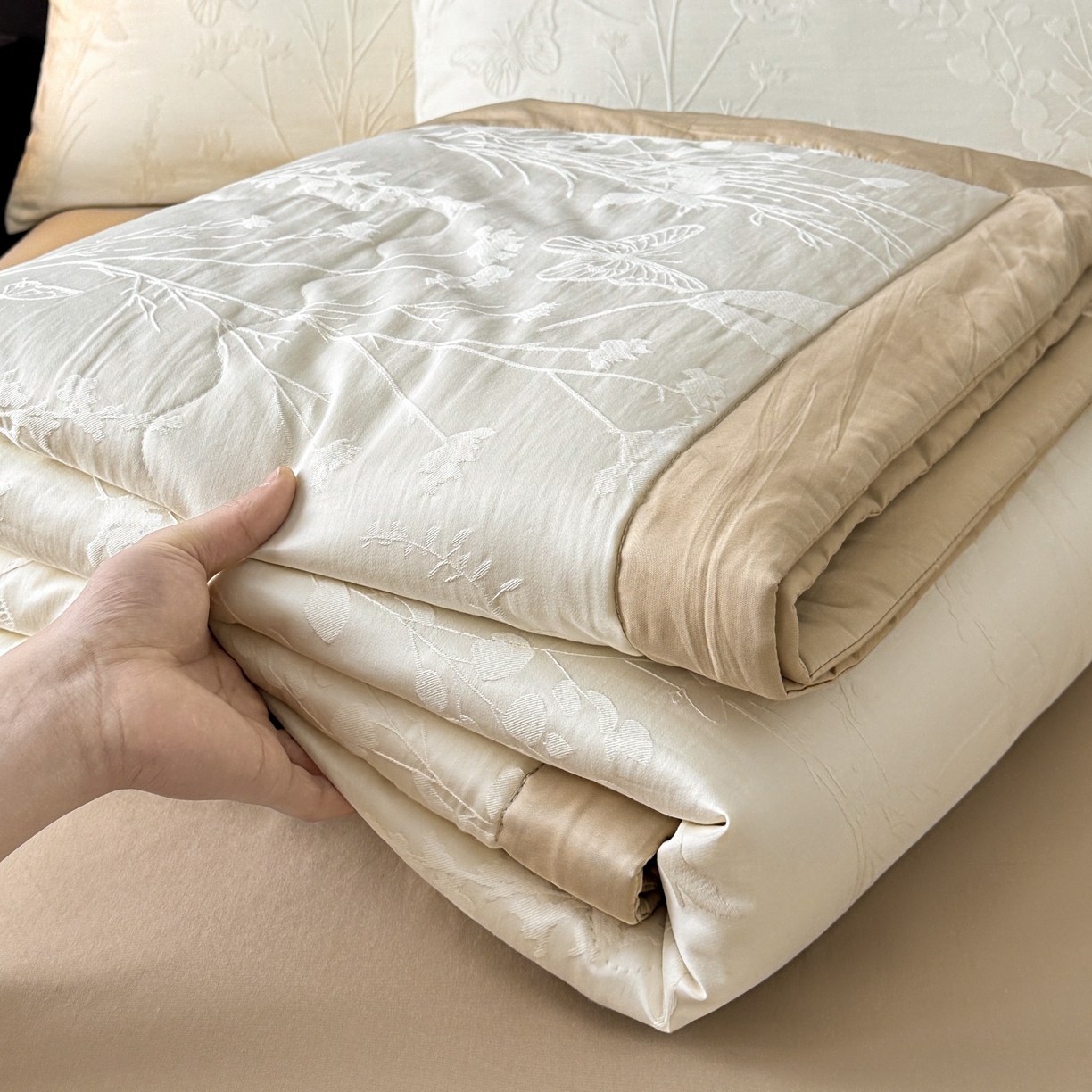 91家纺网 家纺一手货源 找家纺 乐家毛巾被（工厂自产自销） 2026春夏新款全棉60S长绒棉立体厚织提花整张棉花夏被四件套单夏被枕套夏凉被空 素纹