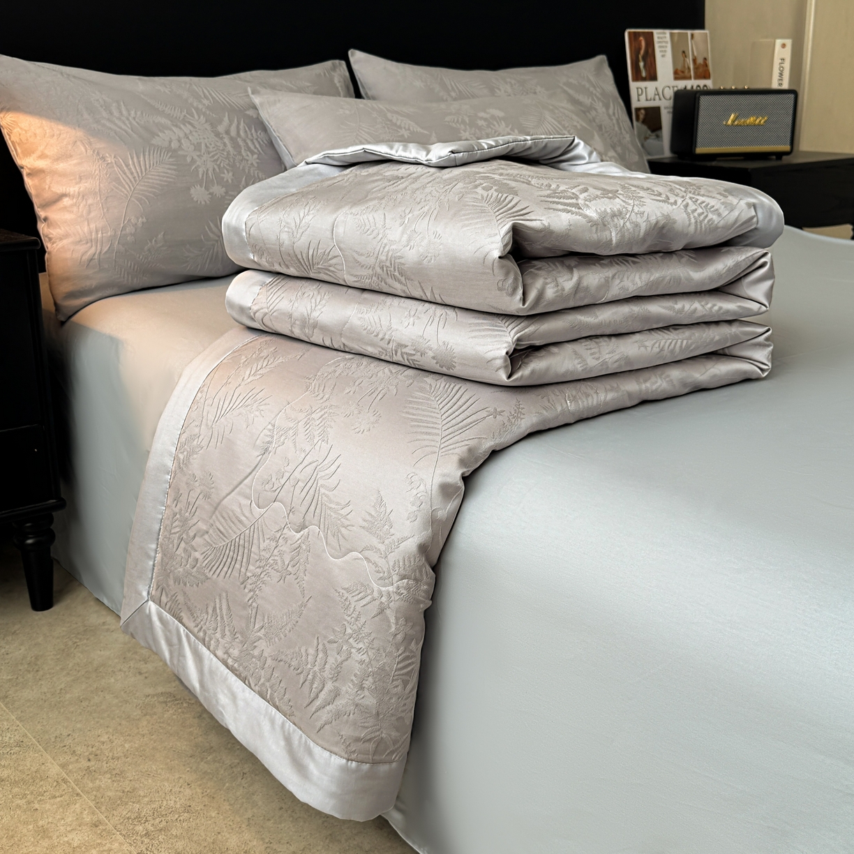 91家纺网 家纺一手货源 找家纺 乐家毛巾被（工厂自产自销） 2026春夏新款全棉60S长绒棉立体厚织提花整张棉花夏被四件套单夏被枕套夏凉被空 碎影