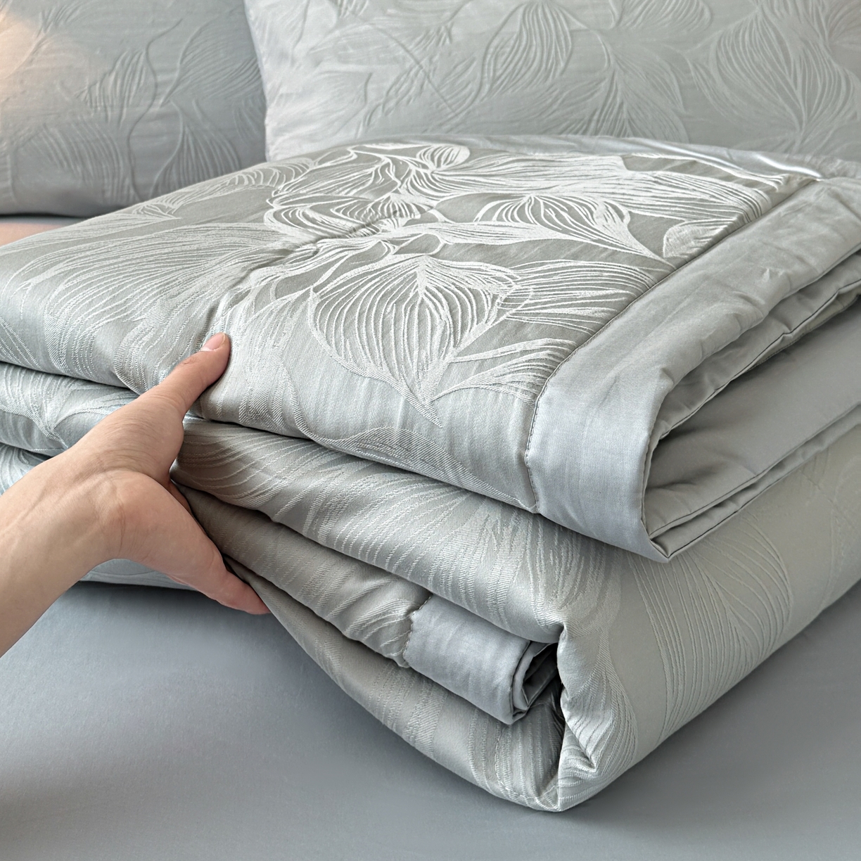 91家纺网 家纺一手货源 找家纺 乐家毛巾被（工厂自产自销） 2026春夏新款全棉60S长绒棉立体厚织提花整张棉花夏被四件套单夏被枕套夏凉被空 纤条