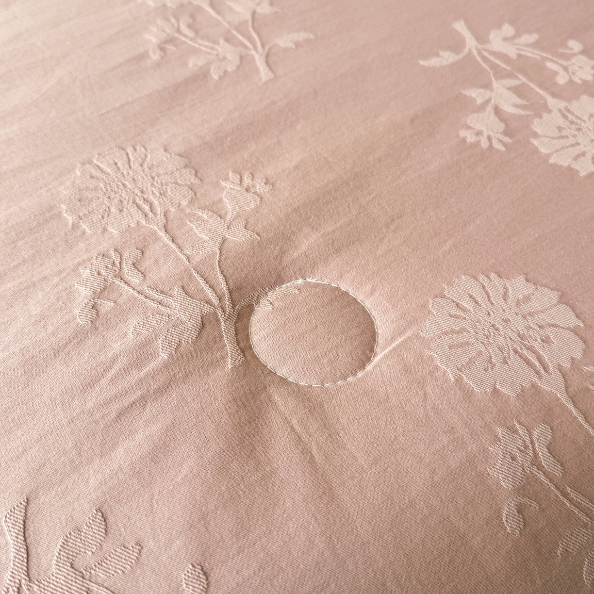 91家纺网 家纺一手货源 找家纺 乐家毛巾被（工厂自产自销） 2026春夏新款全棉60S长绒棉立体厚织提花整张棉花夏被四件套单夏被枕套夏凉被空 叶间梦