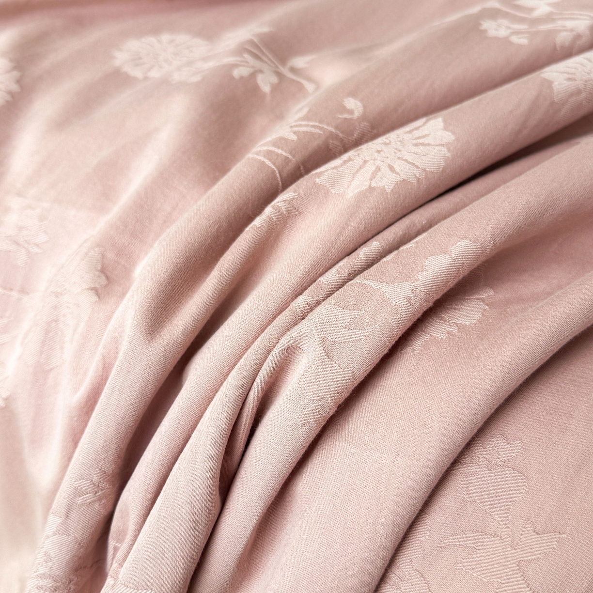 91家纺网 家纺一手货源 找家纺 乐家毛巾被（工厂自产自销） 2026春夏新款全棉60S长绒棉立体厚织提花整张棉花夏被四件套单夏被枕套夏凉被空 叶间梦