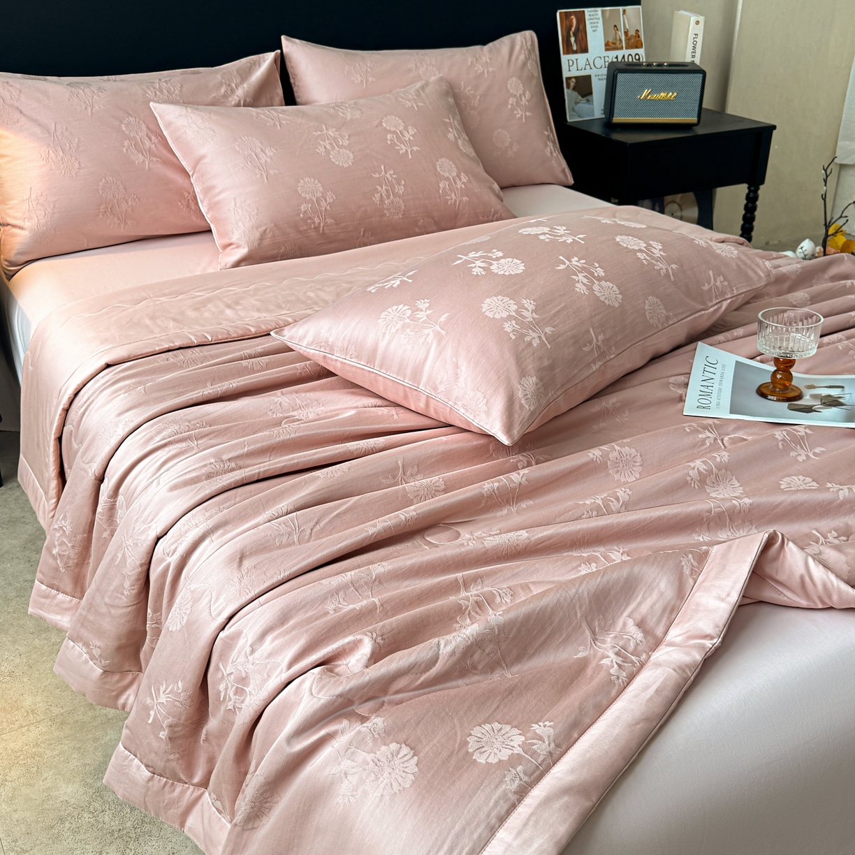 91家纺网 家纺一手货源 找家纺 乐家毛巾被（工厂自产自销） 2026春夏新款全棉60S长绒棉立体厚织提花整张棉花夏被四件套单夏被枕套夏凉被空 叶间梦