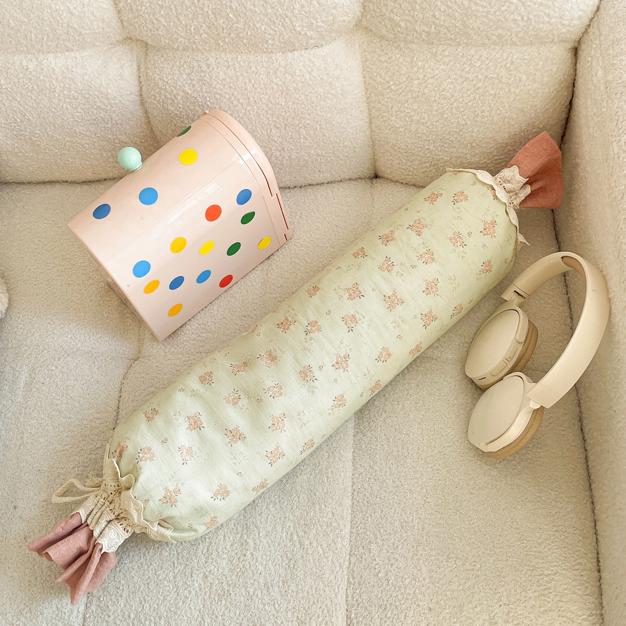 91家纺网 家纺一手货源 找家纺 亦帆枕芯 2026新款多功能法式圆柱形糖果枕宝宝安抚枕成人颈椎枕 青雾小花-法式糖果枕