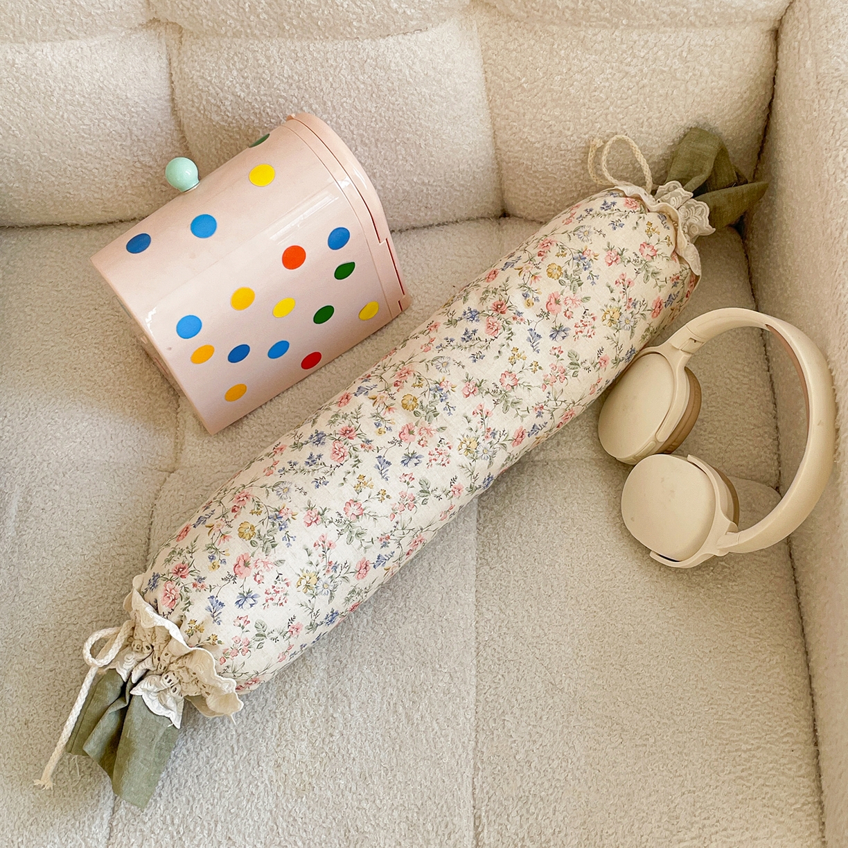 91家纺网 家纺一手货源 找家纺 亦帆枕芯 2026新款多功能法式圆柱形糖果枕宝宝安抚枕成人颈椎枕 桃粉碎花-法式糖果枕