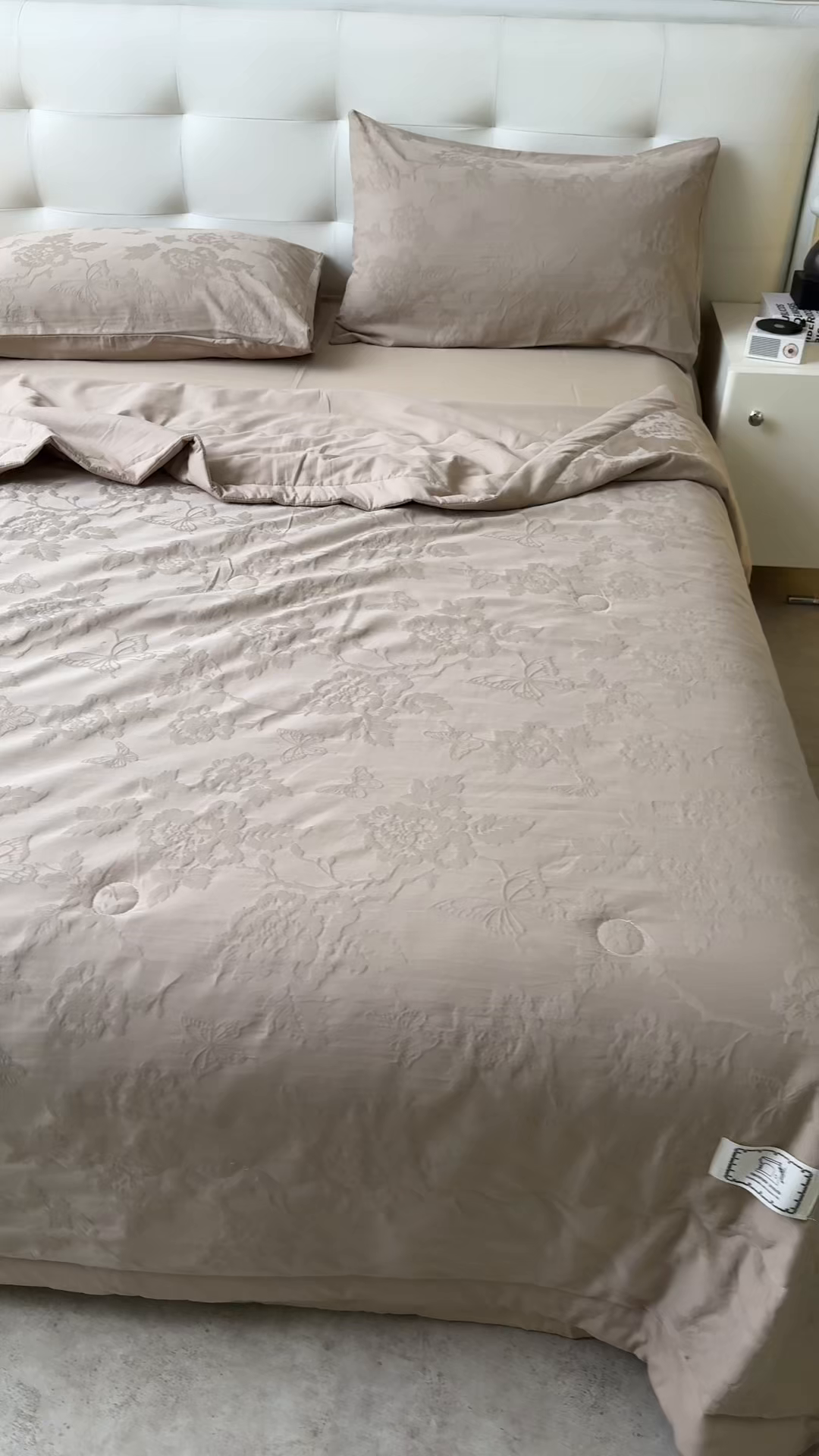 91家纺网 家纺一手货源 找家纺 乐家毛巾被（工厂自产自销） 2026春夏新款全棉60S长绒棉立体厚织提花整张棉花夏被四件套单夏被枕套夏凉被空 隐花