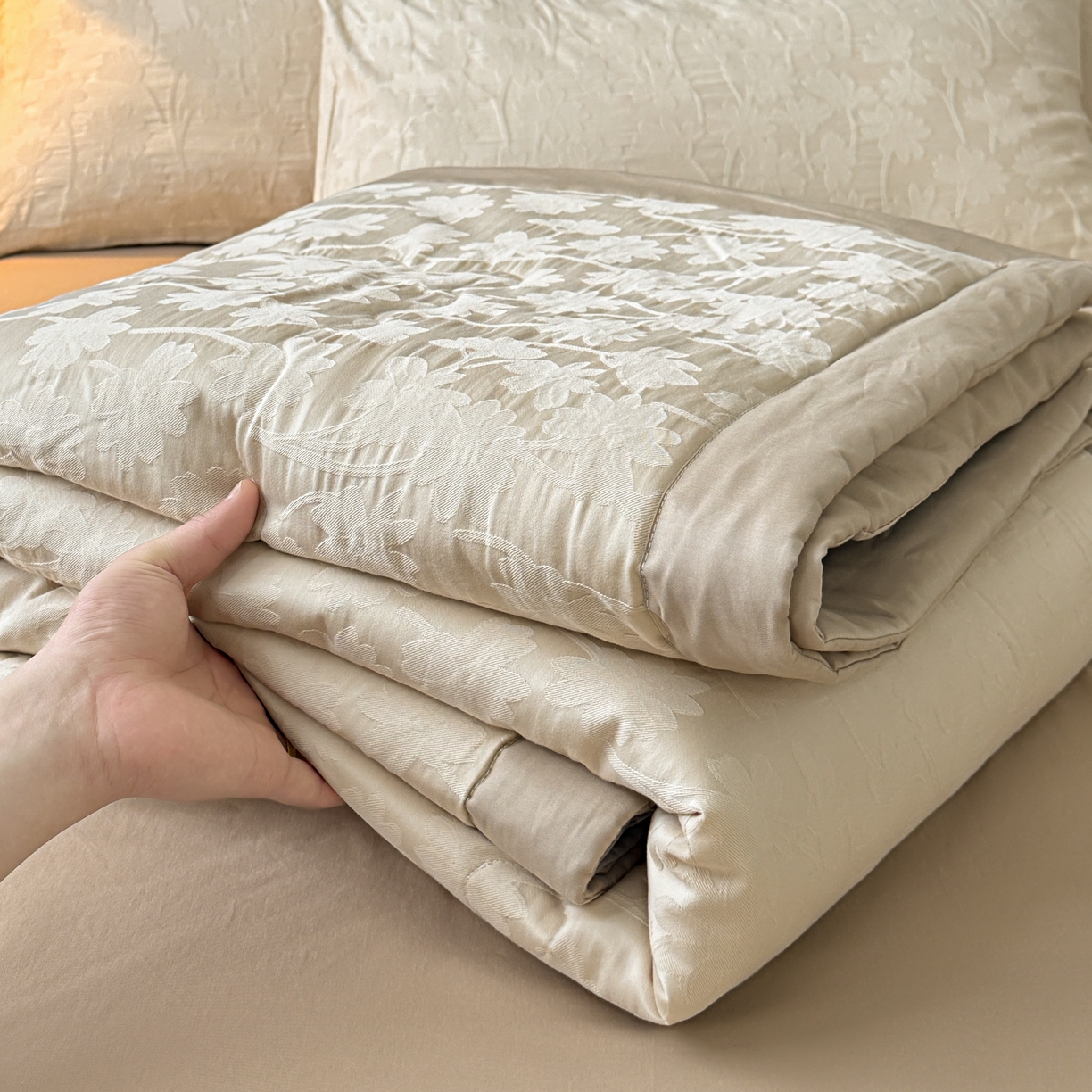 91家纺网 家纺一手货源 找家纺 乐家毛巾被（工厂自产自销） 2026春夏新款全棉60S长绒棉立体厚织提花整张棉花夏被四件套单夏被枕套夏凉被空 印夏