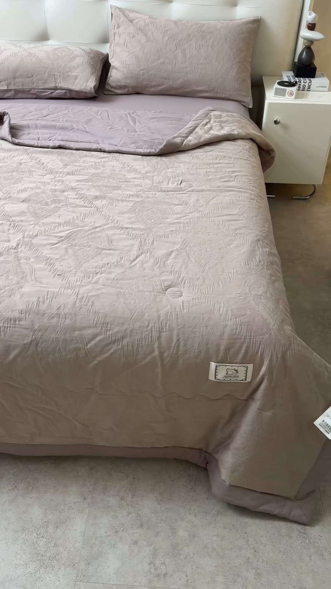 91家纺网 家纺一手货源 找家纺 乐家毛巾被（工厂自产自销） 2026春夏新款全棉60S长绒棉立体厚织提花整张棉花夏被四件套单夏被枕套夏凉被空 余影