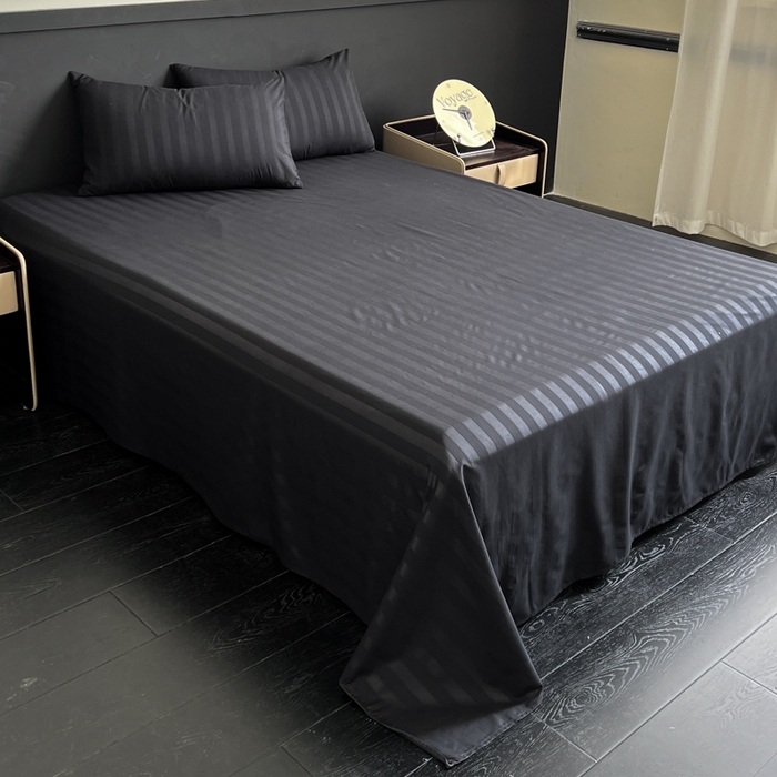 91家纺网 家纺一手货源 找家纺 蓝淋家纺 2026春夏新款贡缎提花四件套 墨夜缎