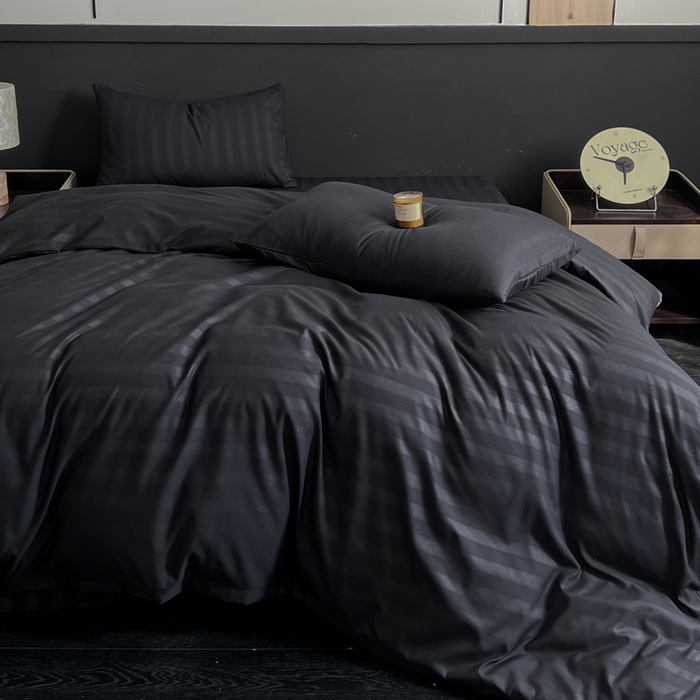 91家纺网 家纺一手货源 找家纺 蓝淋家纺 2026春夏新款贡缎提花四件套 墨夜缎