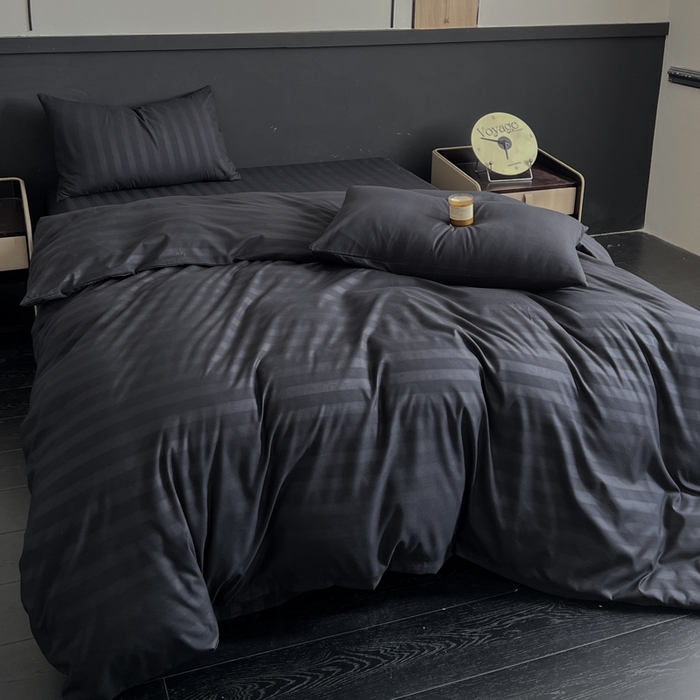 91家纺网 家纺一手货源 找家纺 蓝淋家纺 2026春夏新款贡缎提花四件套 墨夜缎