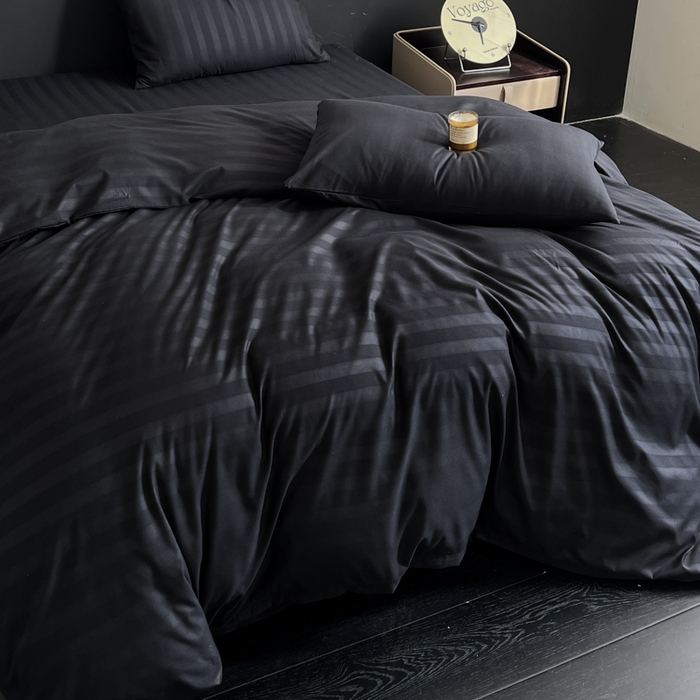 91家纺网 家纺一手货源 找家纺 蓝淋家纺 2026春夏新款贡缎提花四件套 墨夜缎