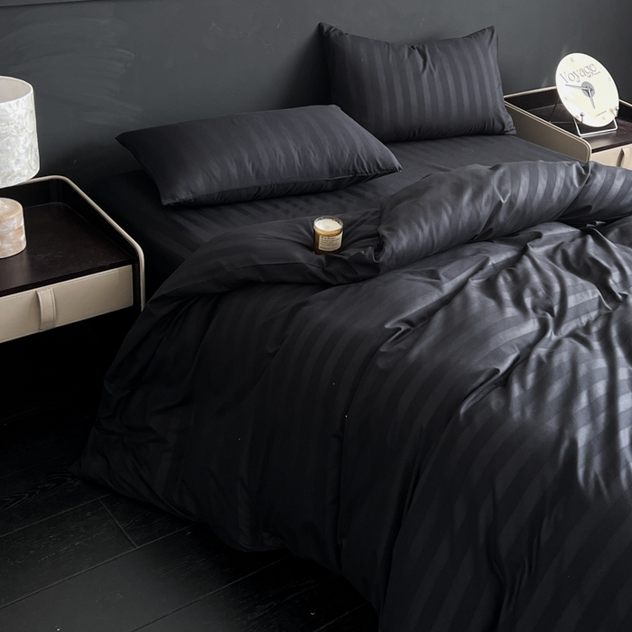 91家纺网 家纺一手货源 找家纺 蓝淋家纺 2026春夏新款贡缎提花四件套 墨夜缎