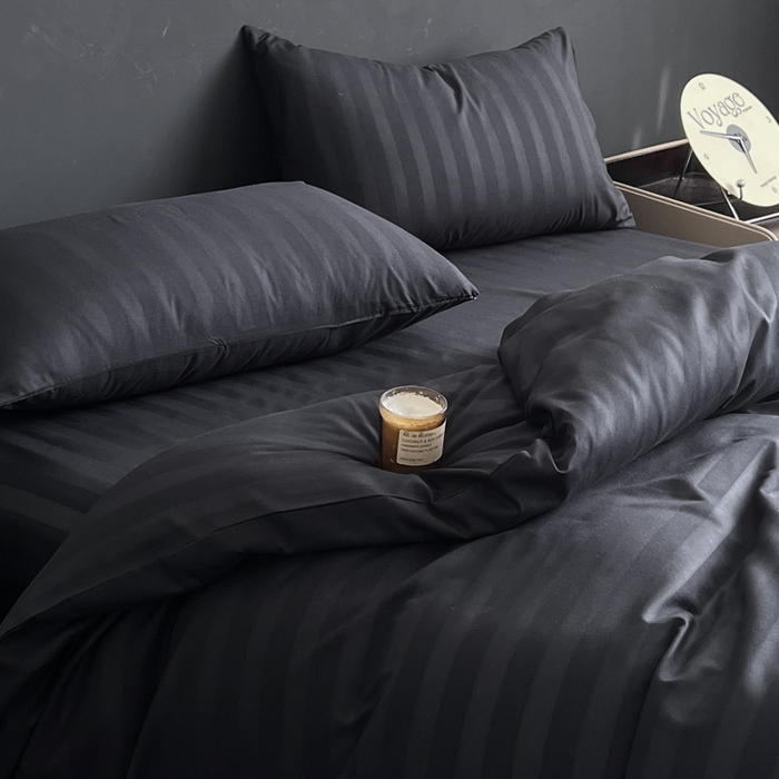 91家纺网 家纺一手货源 找家纺 蓝淋家纺 2026春夏新款贡缎提花四件套 墨夜缎