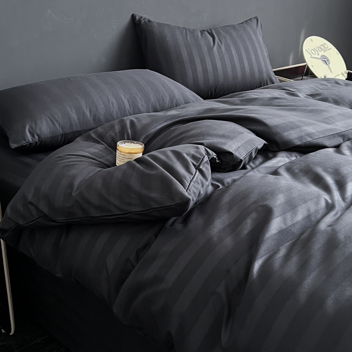 91家纺网 家纺一手货源 找家纺 蓝淋家纺 2026春夏新款贡缎提花四件套 墨夜缎