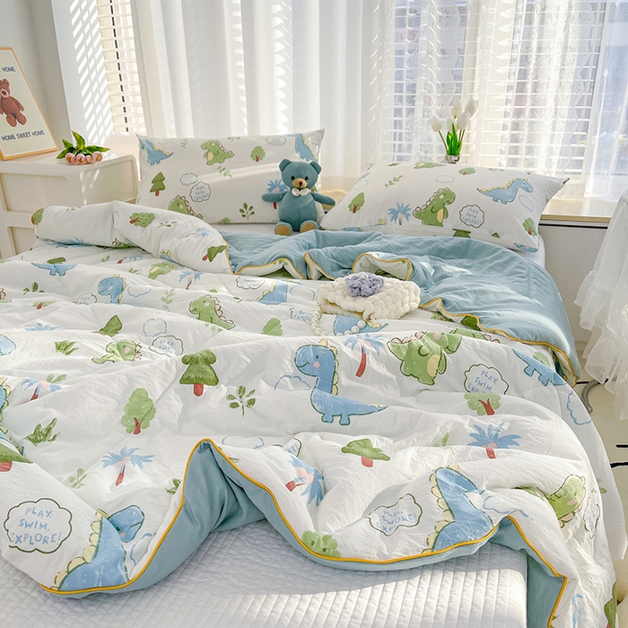 91家纺网 家纺一手货源 找家纺 太阳树 2026新款A类水洗双层纱夏被大豆夏被夏凉被空调被 恐龙星球