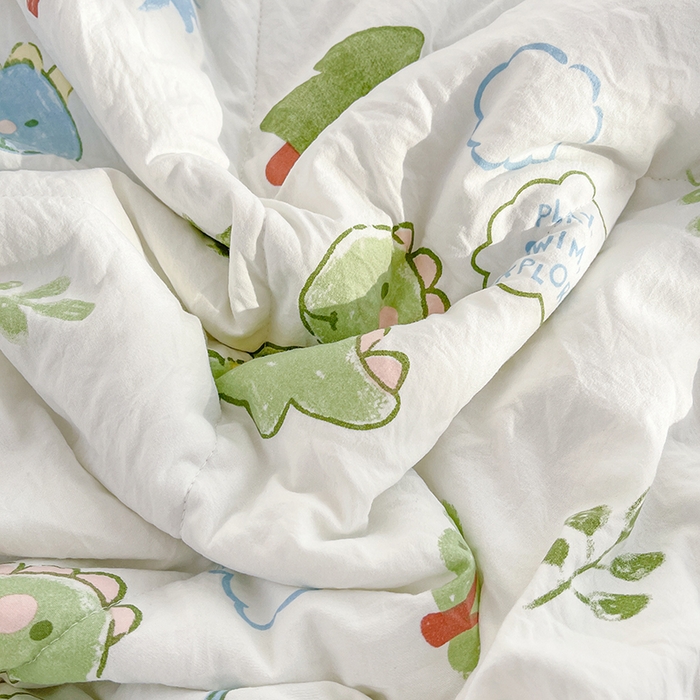 91家纺网 家纺一手货源 找家纺 太阳树 2026新款A类水洗双层纱夏被大豆夏被夏凉被空调被 恐龙星球