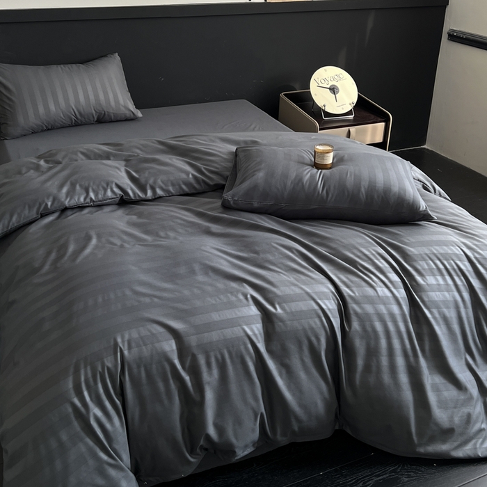 91家纺网 家纺一手货源 找家纺 蓝淋家纺 2026春夏新款贡缎提花四件套 炭灰缎