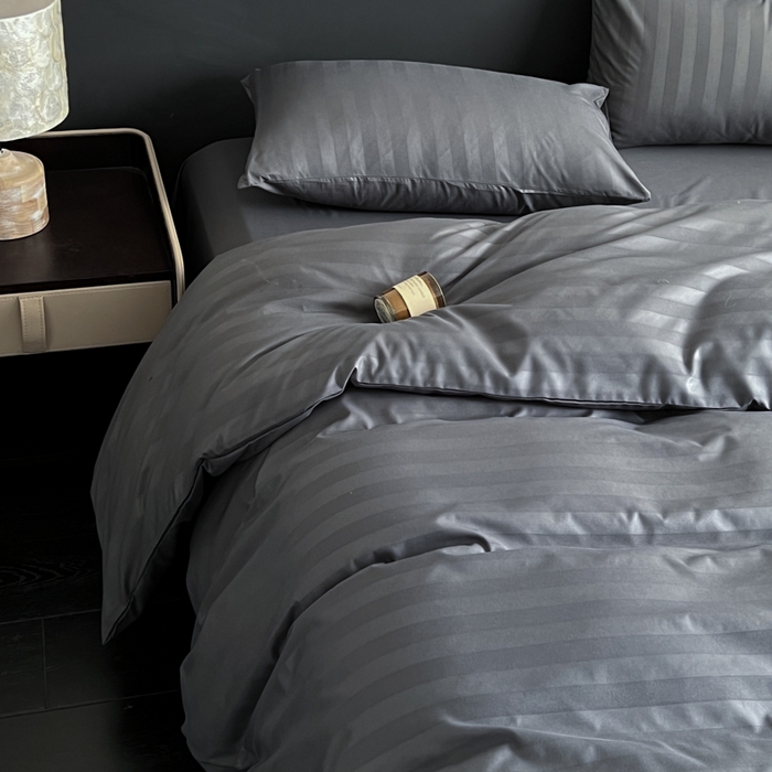 91家纺网 家纺一手货源 找家纺 蓝淋家纺 2026春夏新款贡缎提花四件套 炭灰缎