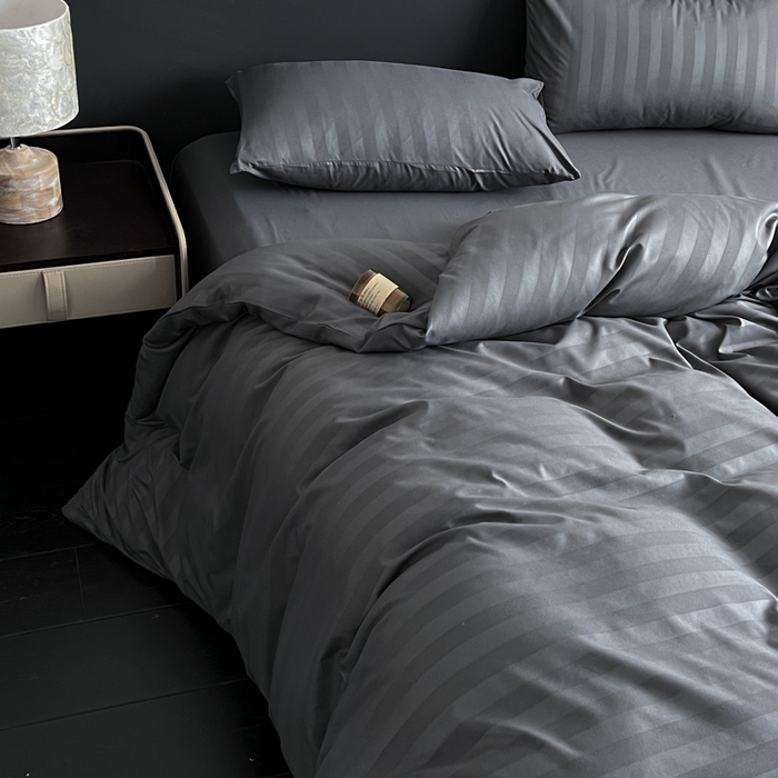 91家纺网 家纺一手货源 找家纺 蓝淋家纺 2026春夏新款贡缎提花四件套 炭灰缎