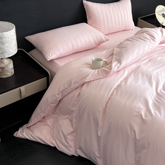 91家纺网 家纺一手货源 找家纺 蓝淋家纺 2026春夏新款贡缎提花四件套 桃雾缎